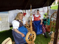 /album/fotogaleria/tradicie-priadky-babky-kolovratky-tasr-jpg/